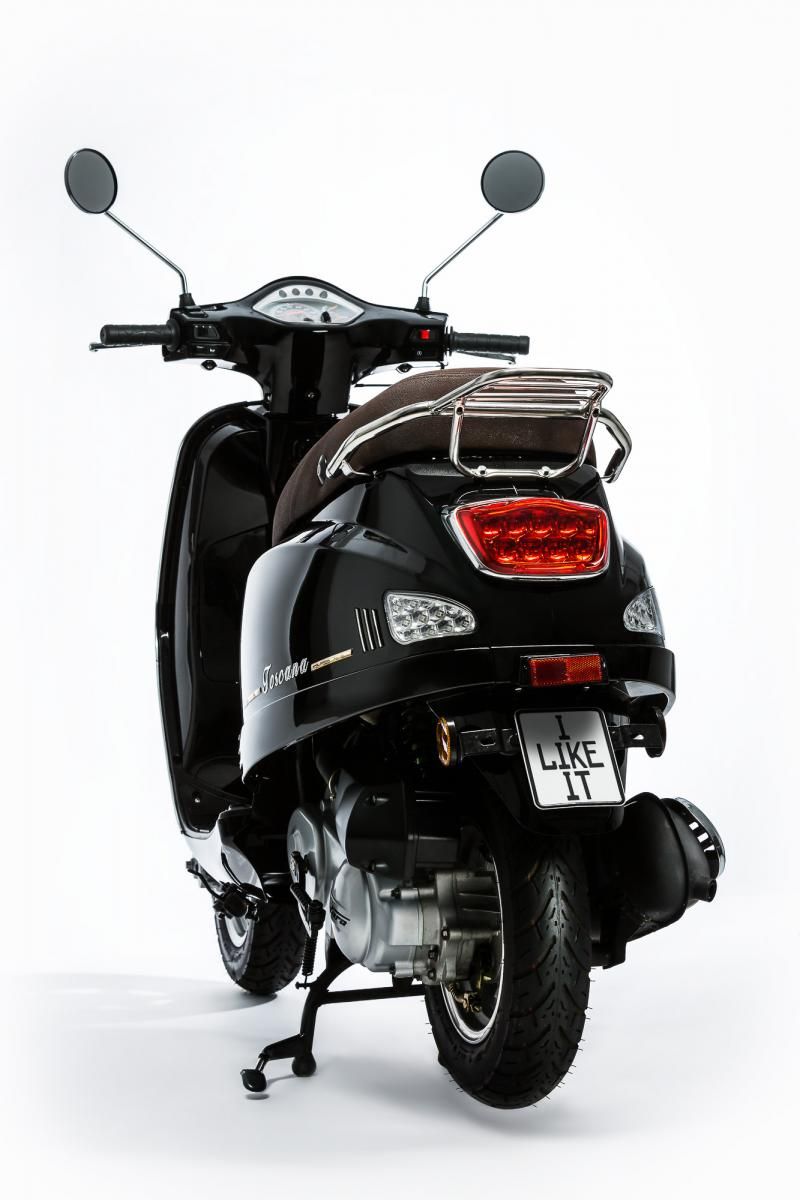 Rivero Toscana 50 von hinten mit Gepäckträger und LED-Rückleuchte